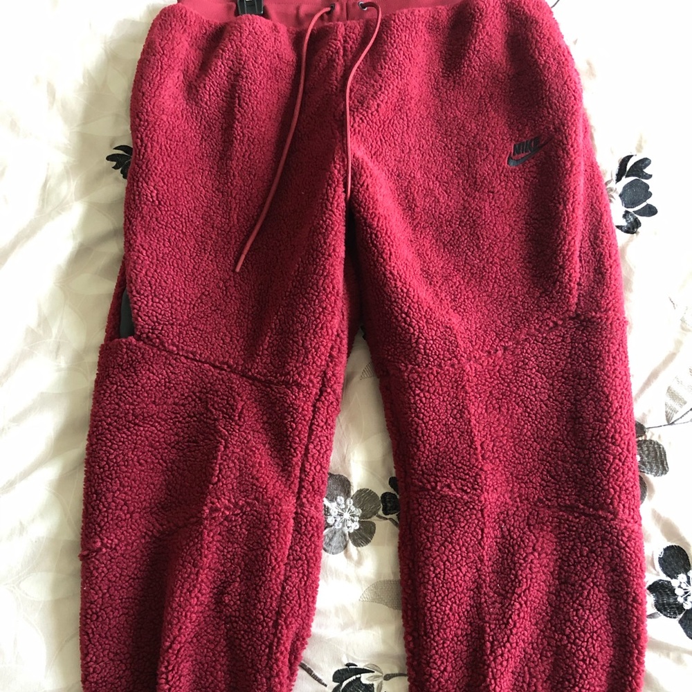 NIKE Sweatpants